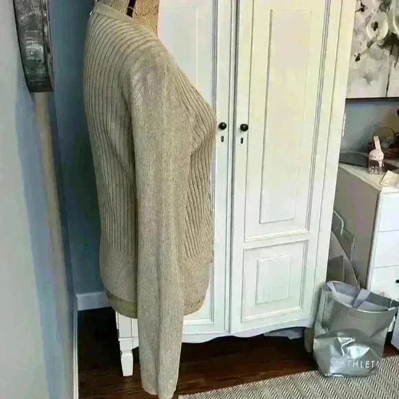 Beautiful St.John button down Sweater Size M - Picture 3 of 7